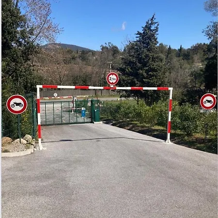 Les Restanques 10 Chenes 3 *