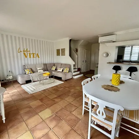 Les Restanques 10 Chenes 3 بيت للعطل